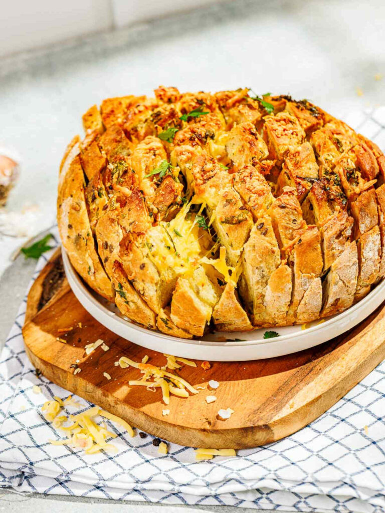 Round pull-apart garlic bread stuffed with melted cheese and herbs.