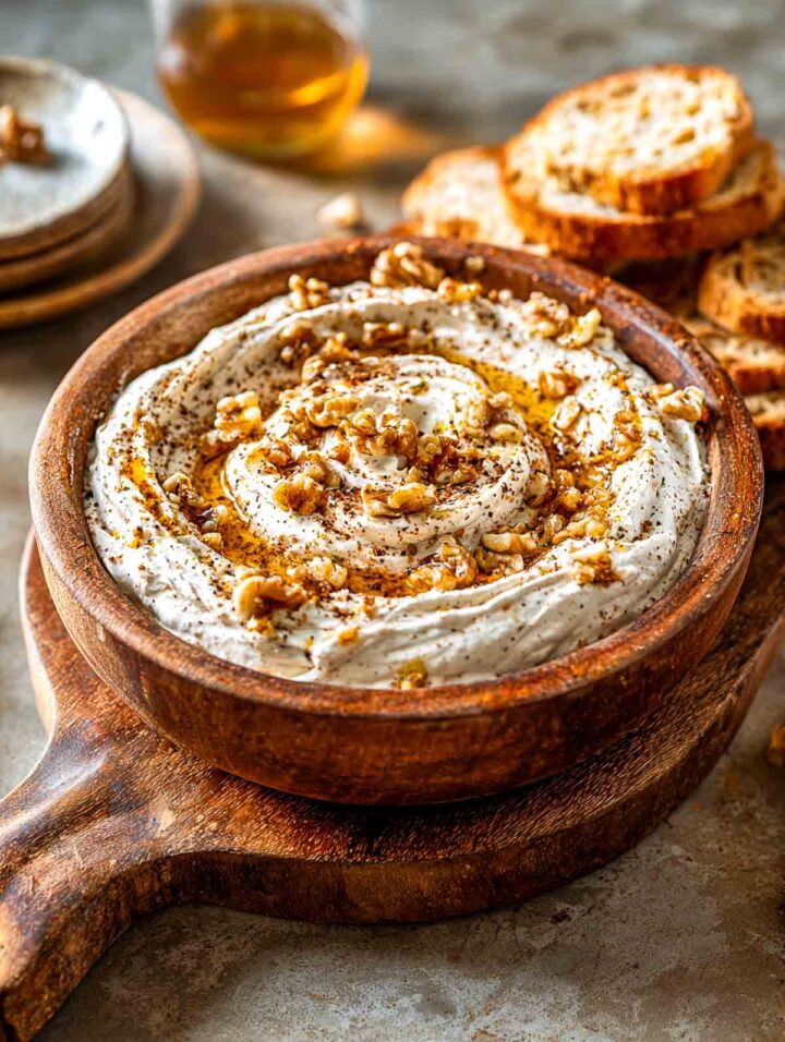 Apple cinnamon skyr dip topped with chopped walnuts and served with bread.