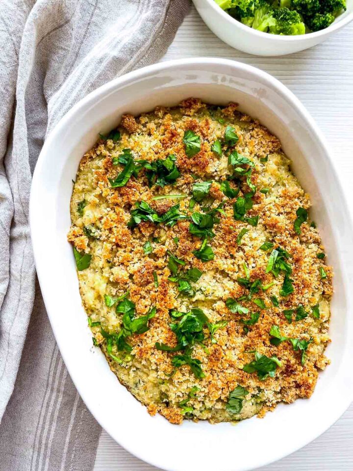 A golden, crispy broccoli cheddar quinoa gratin topped with toasted breadcrumbs and fresh herbs, baked to bubbly, comforting perfection